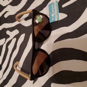 Women's Piranha sunglasses NWT with Bamboo Temples